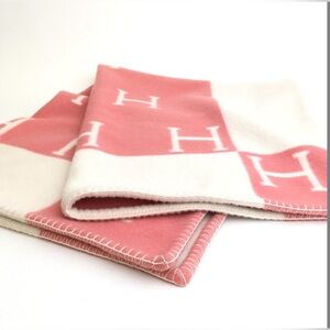 AUTHENTIC HERMES Avalon Blanket - Never Used PRISTINE CONDITION comes w box